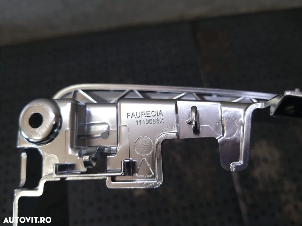 Rama ornament radio mercedes cla x117 1119088x - 3