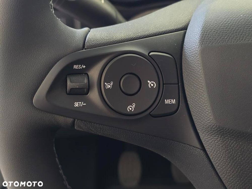 Opel Corsa 1.2 GS S&S - 11