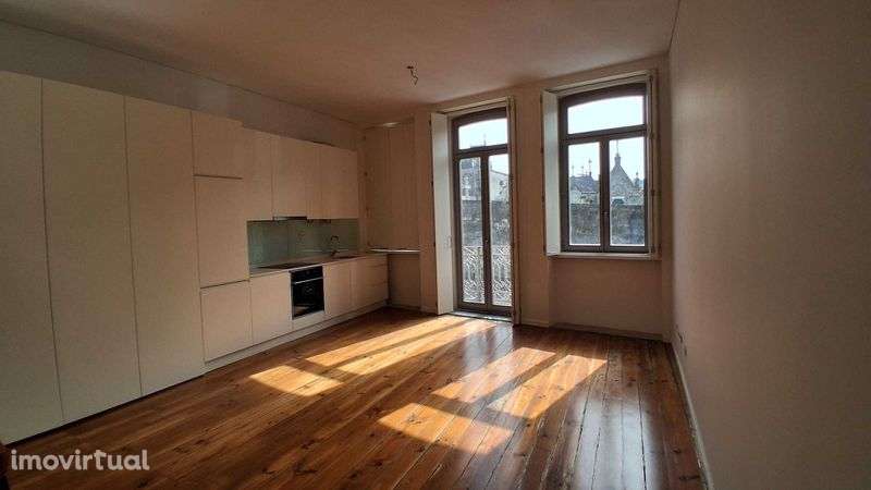 Arrendamento de T0 novo,  no Largo da Lapa, Porto - Grande imagem: 3/12