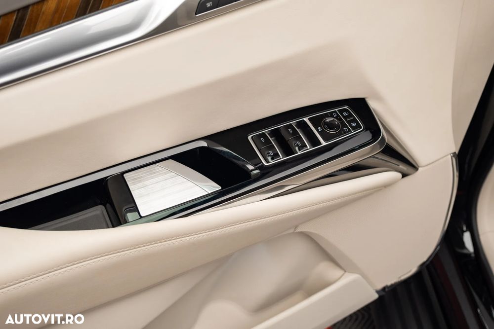 Cadillac Escalade - 35