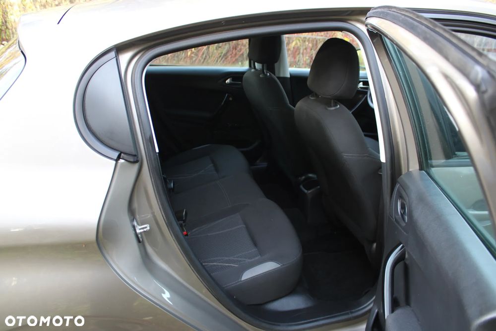 Peugeot 208 - 15