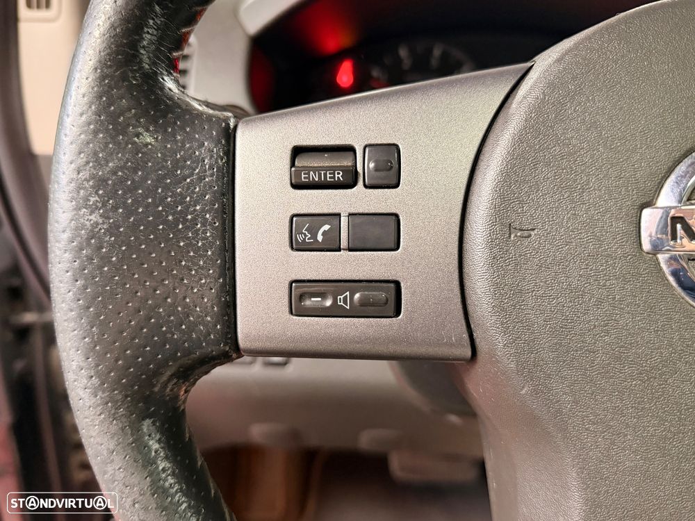 Nissan Navara 2.5 dCi CD LE Premium AT - 24