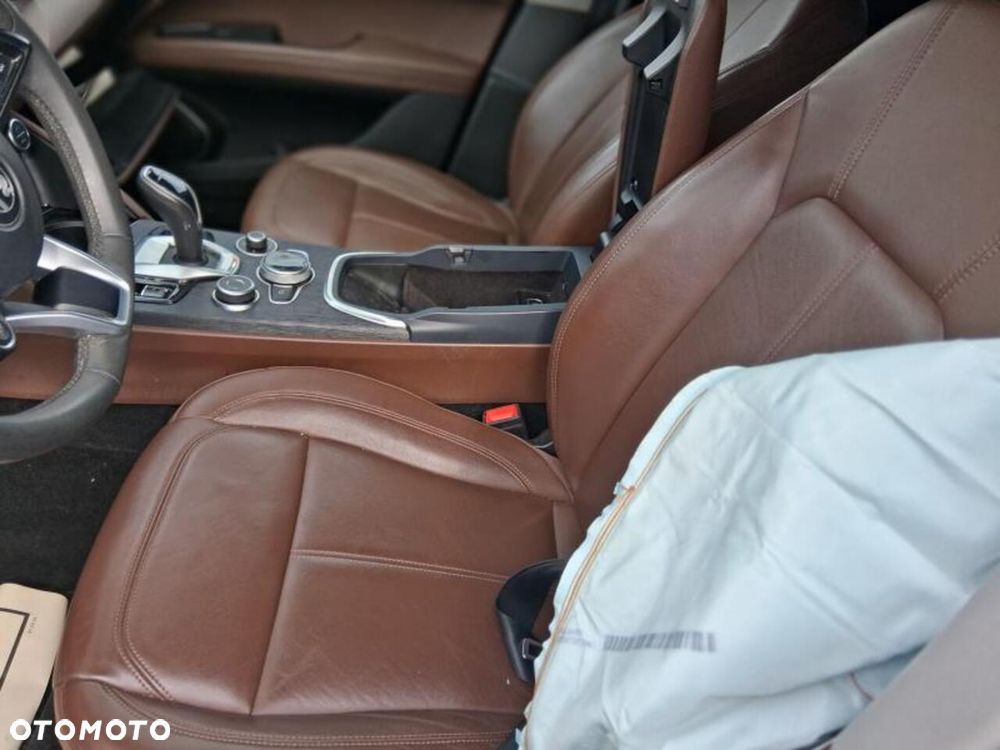 Alfa Romeo Stelvio - 28