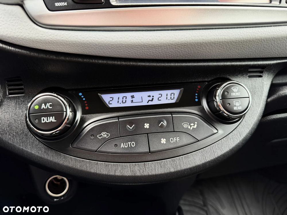 Toyota Yaris Hybrid 100 Premium - 31