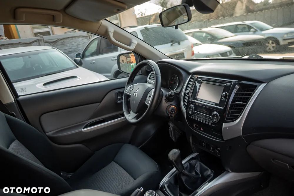 Mitsubishi L200 2.4 d DC Intense + - 20