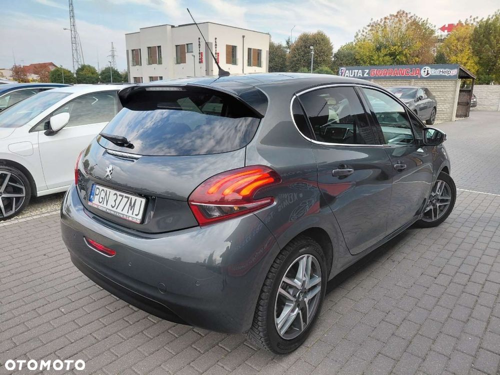 Peugeot 208 - 8