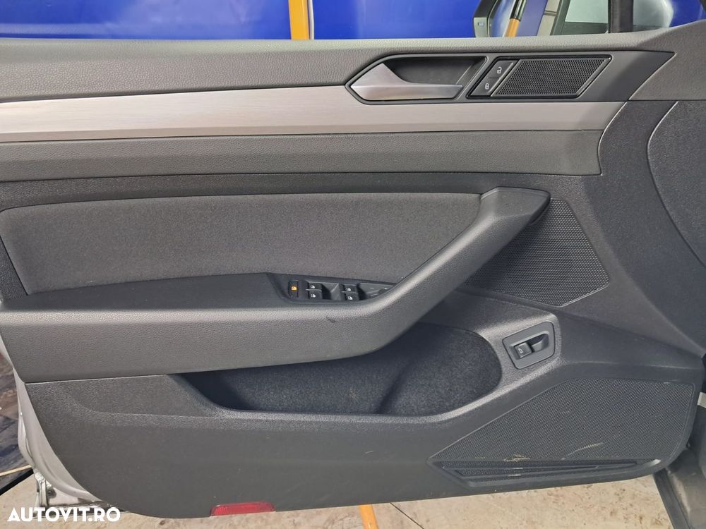 Volkswagen Passat - 10