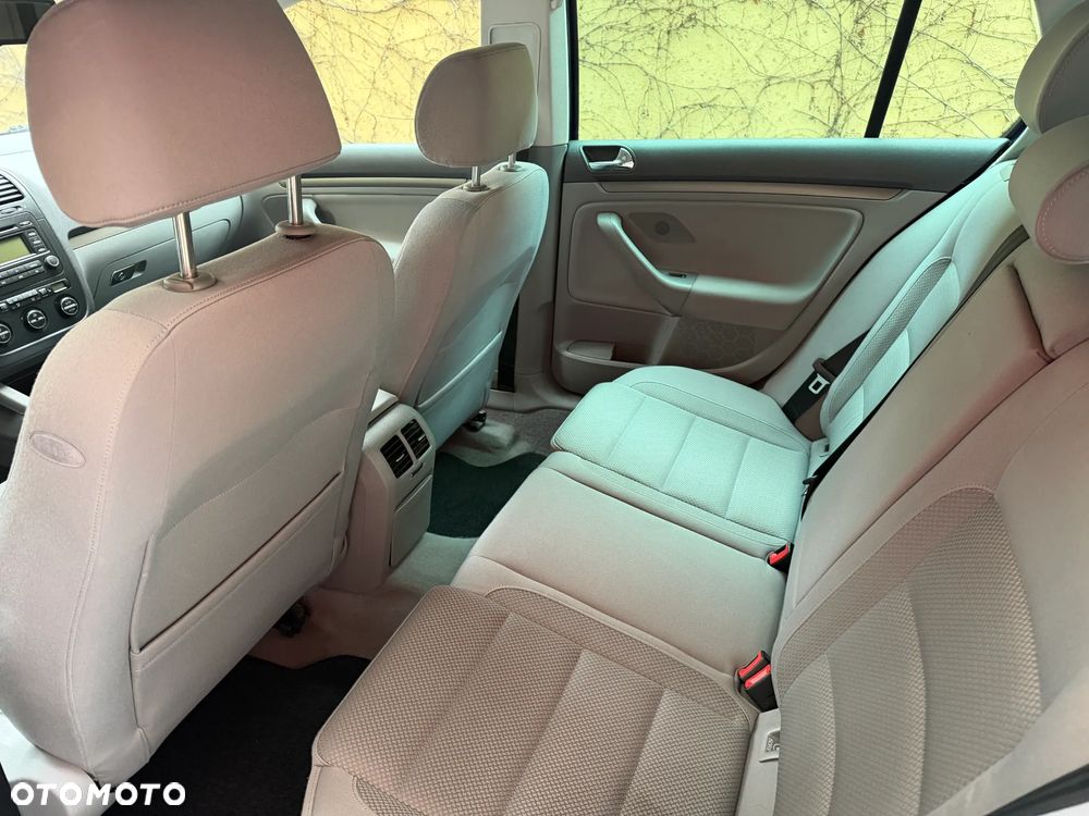 Volkswagen Golf 2.0 FSI Comfortline DSG - 8