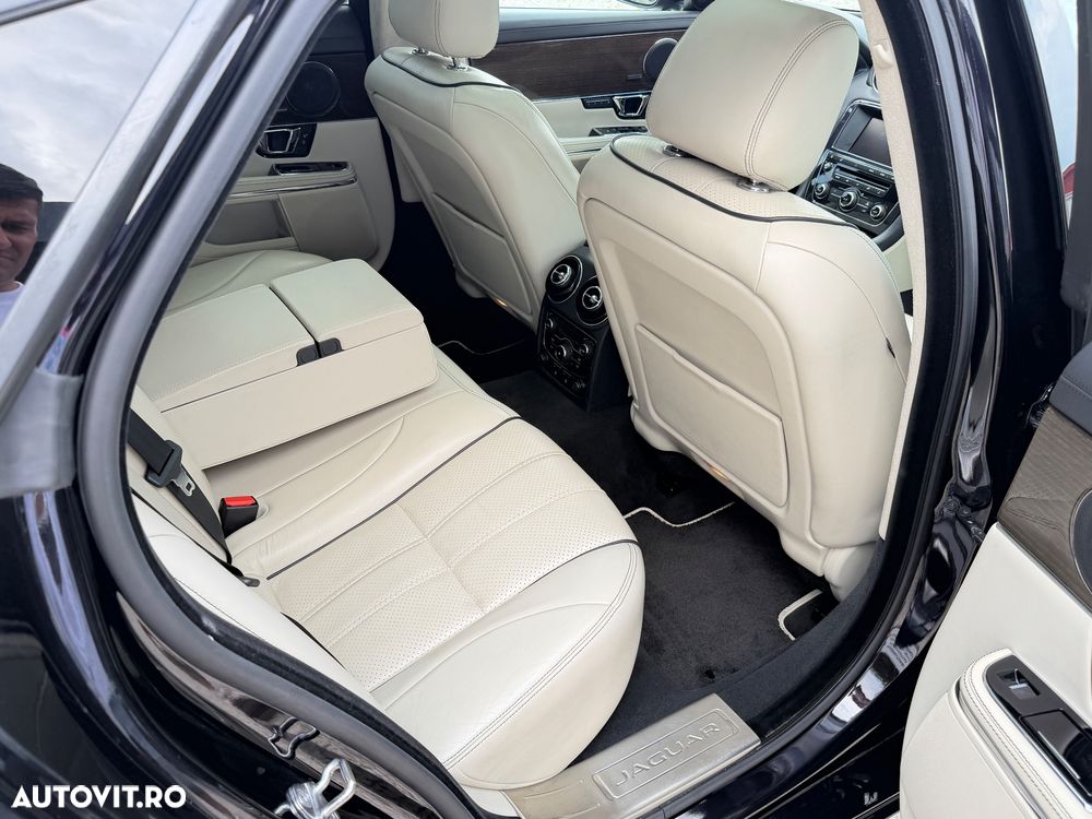 Jaguar XJ - 12