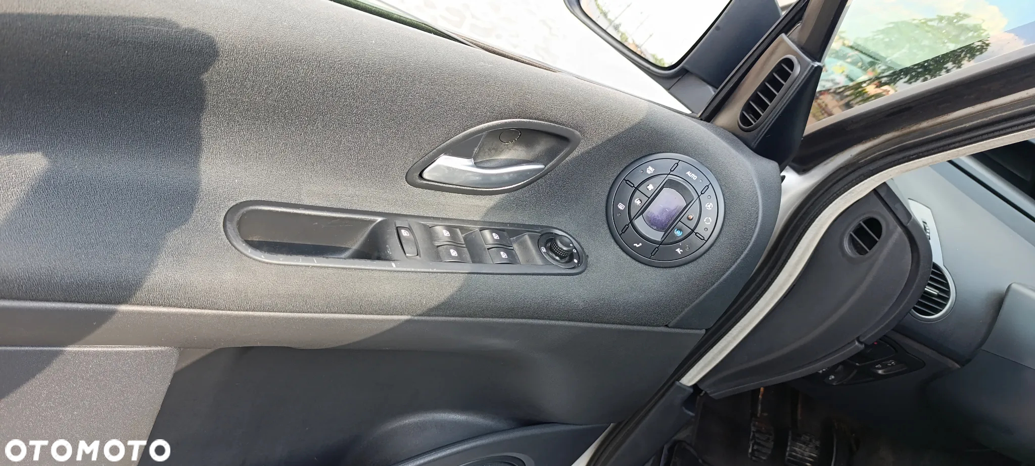 Renault Espace 2.0 dCi FAP Navitech - 13