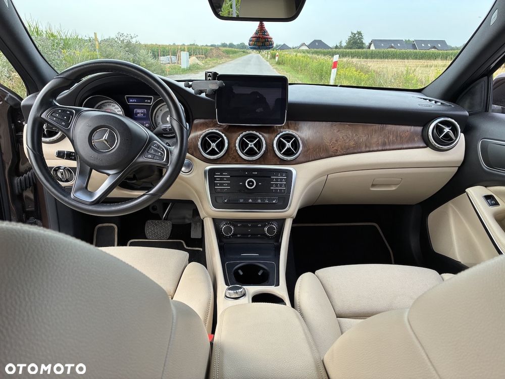 Mercedes-Benz GLA - 16