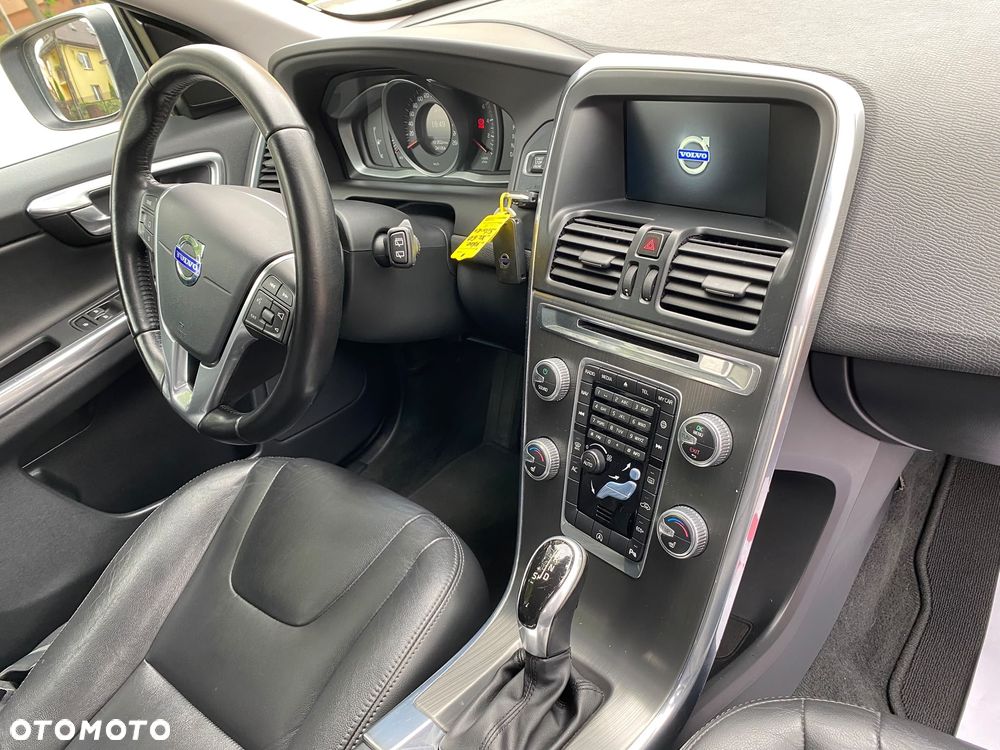 Volvo XC 60 D3 Geartronic Momentum - 19