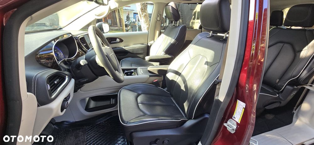 Chrysler Pacifica - 5