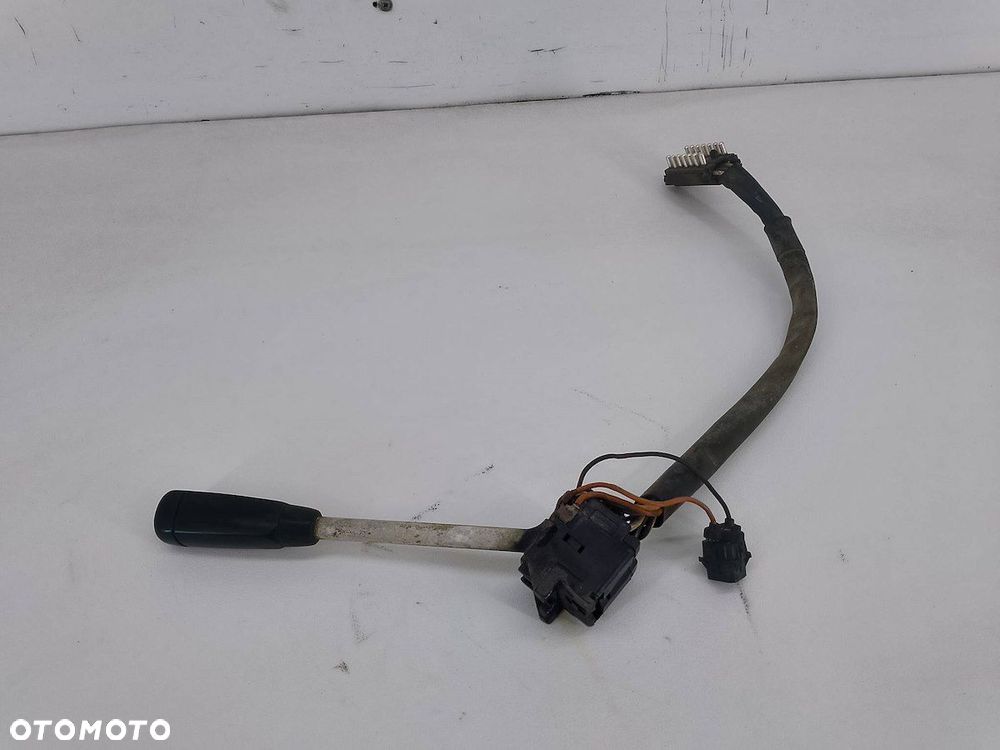 PRZEŁĄCZNIK MANETKA KIERUNKOWSKAZÓW MERCEDES-BENZ W123 - 1