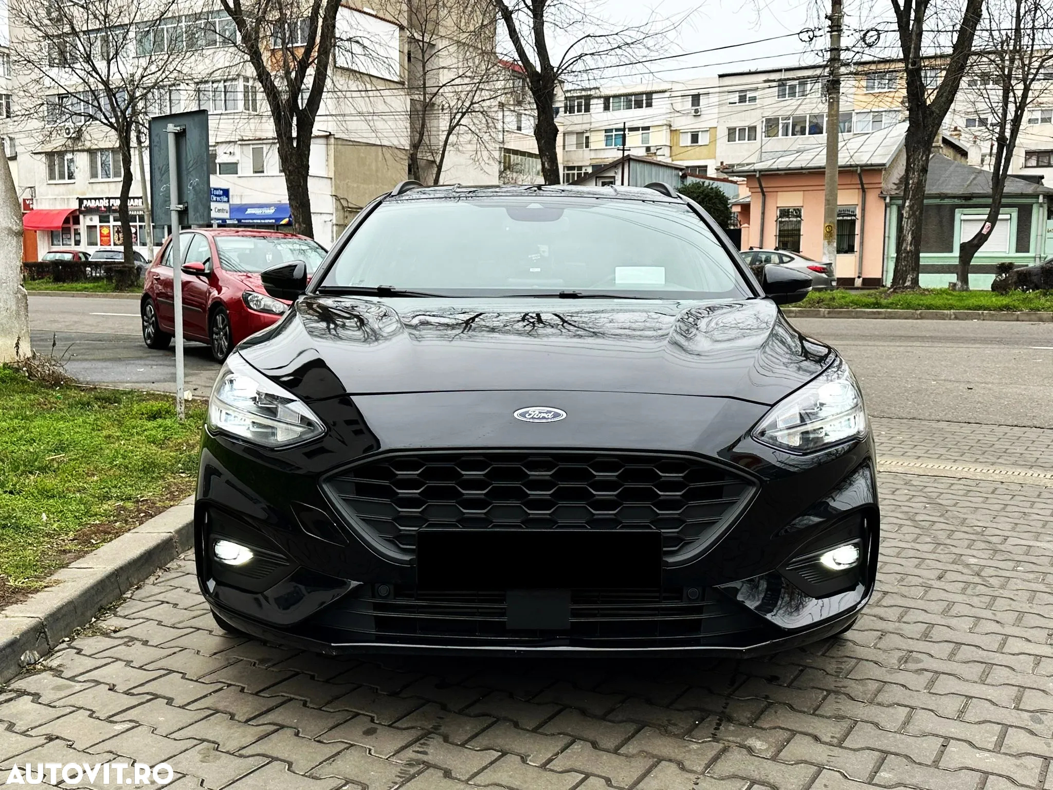 Ford Focus Turnier 1.0 EcoBoost Start-Stopp-System ST-LINE - 2