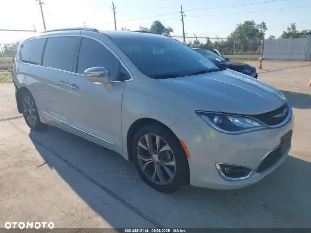 Chrysler Pacifica - 1