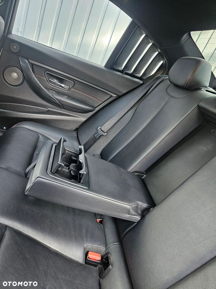 BMW Seria 3 335i M Sport - 8