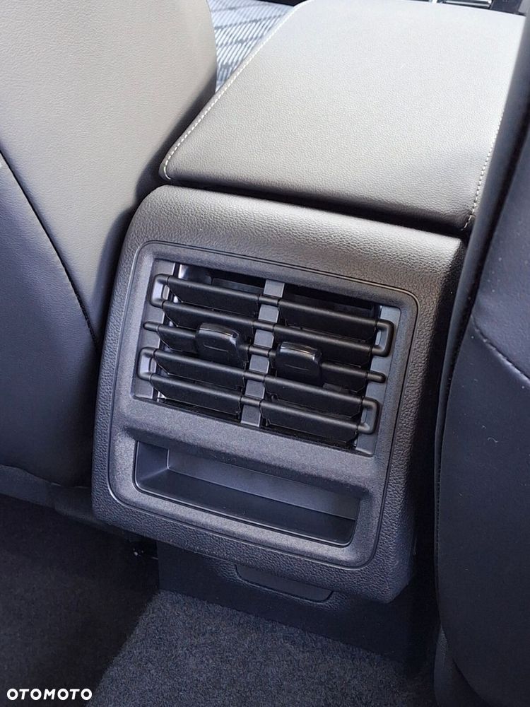 Volkswagen Golf Variant 1.5 eTSI mHEV R-Line Plus DSG - 23