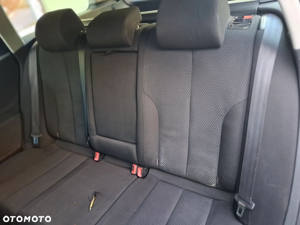 Volkswagen Passat 2.0 TDI DPF BlueMotion Technology Comfortline - 8
