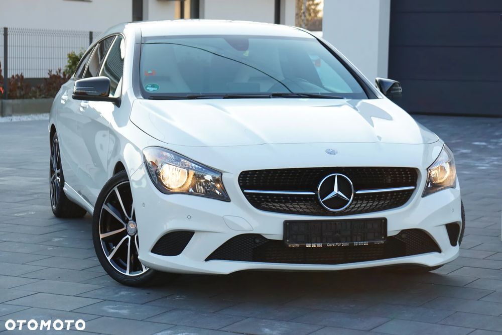 Mercedes-Benz CLA 180 7G-DCT UrbanStyle Edition - 2