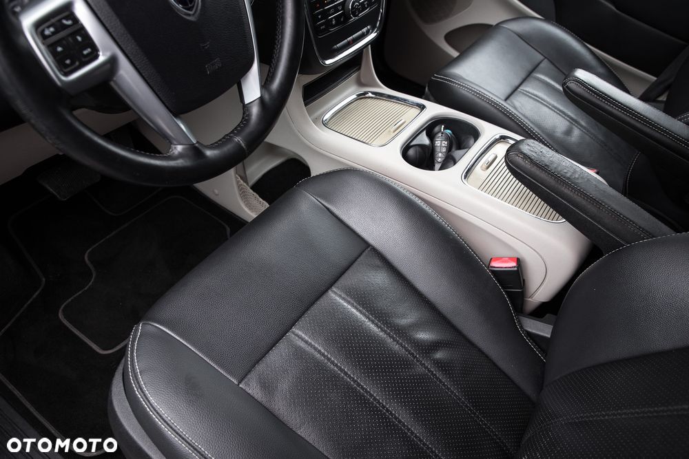 Lancia Voyager - 15