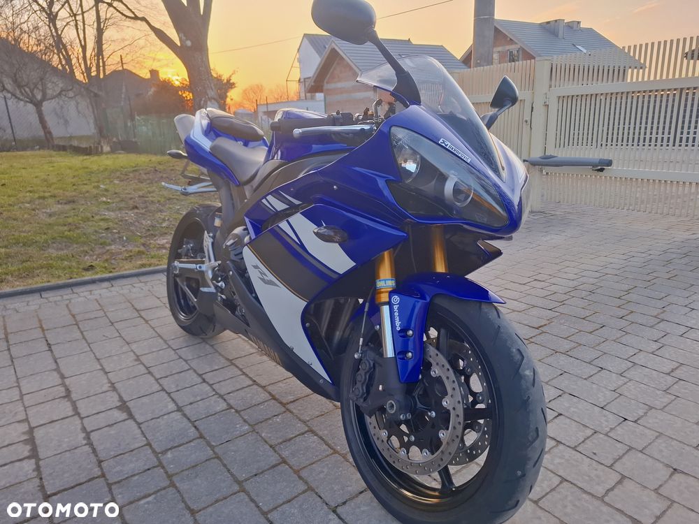 Yamaha R1 - 23