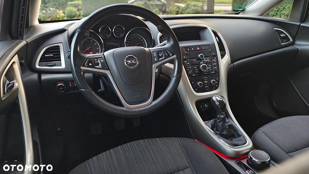 Opel Astra GTC 1.4 Turbo - 10