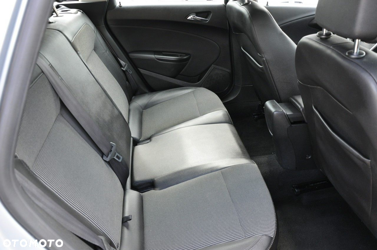 Opel Astra 1.4 Turbo Cosmo - 11