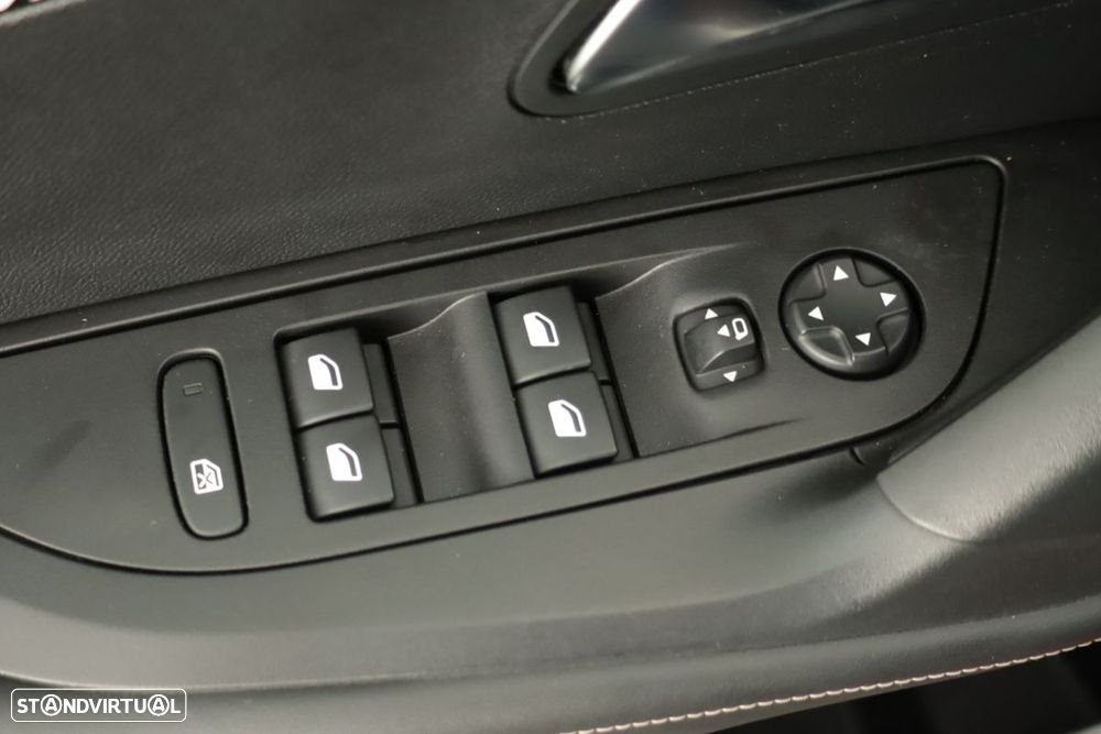 Peugeot 2008 1.2 PureTech Allure - 21