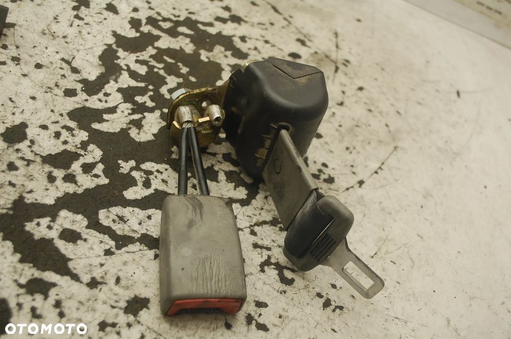ZAPINKA PASA BEZPIECZEŃSTWA PAS TYLNY TYŁ 3B0857740B VW PASSAT B5 KOMBI - 1