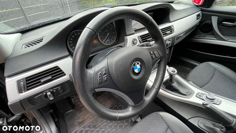BMW Seria 3 318i Edition Exclusive - 28