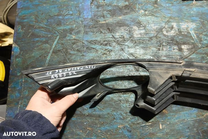 Grila proiector stanga 3C0853665A 3C0853665A Volkswagen VW Passat B6 - 3