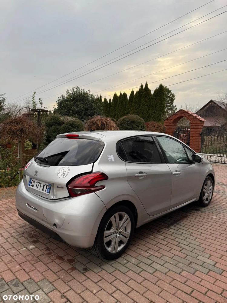 Peugeot 208 PureTech 82 Allure - 10