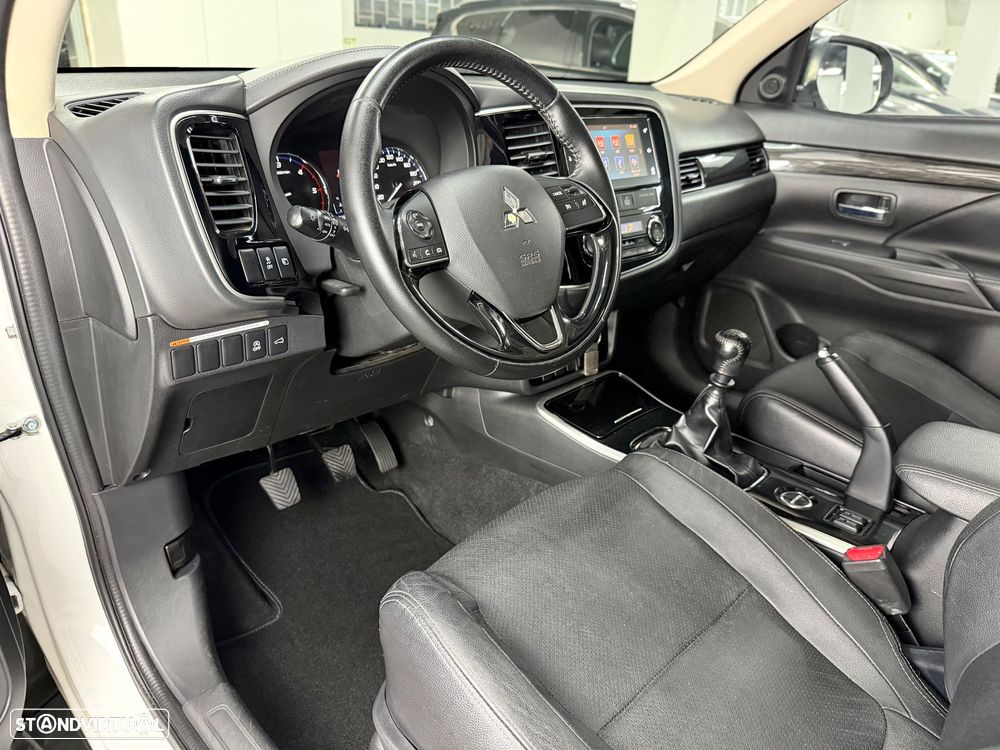 Mitsubishi Outlander 2.2 DI-D Intense+ - 16