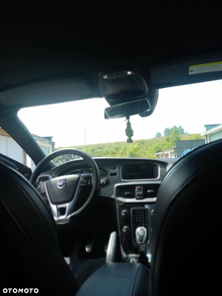 Volvo V40 D2 R-Design - 10
