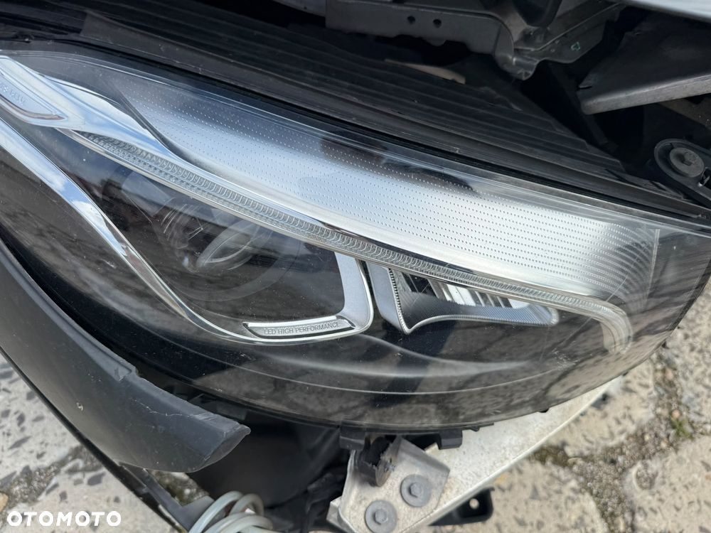 Mercedes-Benz GLC 250 4Matic 9G-TRONIC AMG Line - 37