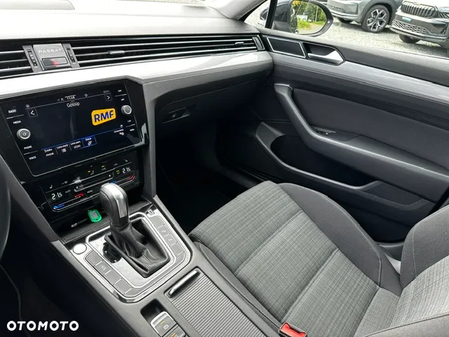 Volkswagen Passat - 17