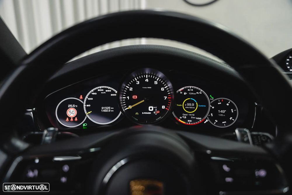 Porsche Panamera Sport Turismo 4 E-Hybrid Platinum Edition PDLS - 26