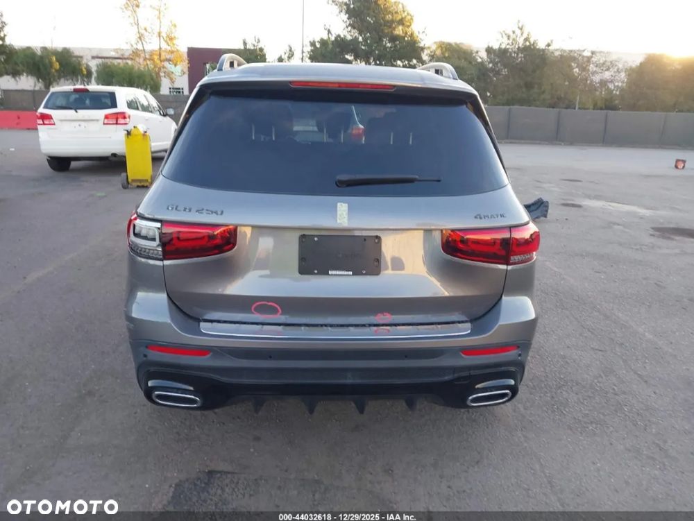 Mercedes-Benz GLB 250 4-Matic AMG Line 8G-DCT - 6