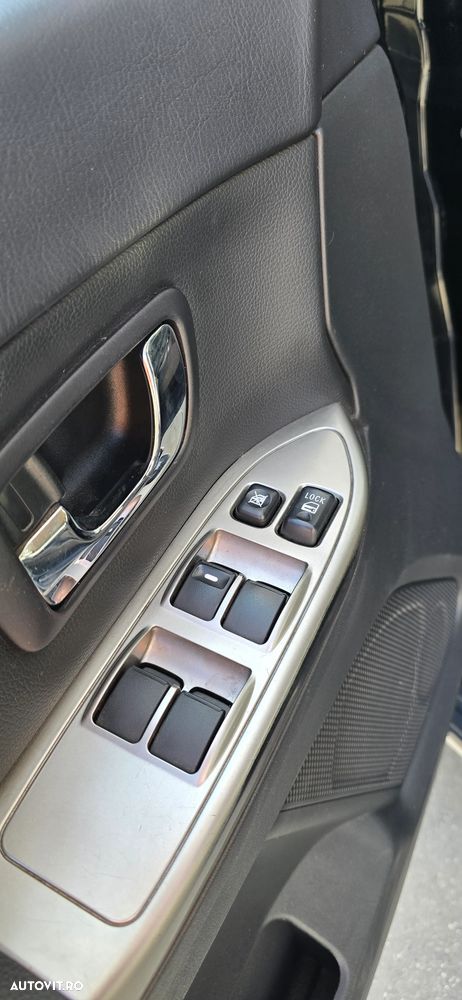Mitsubishi Pajero LWB 3.2 DI-D Instyle A70 - 16
