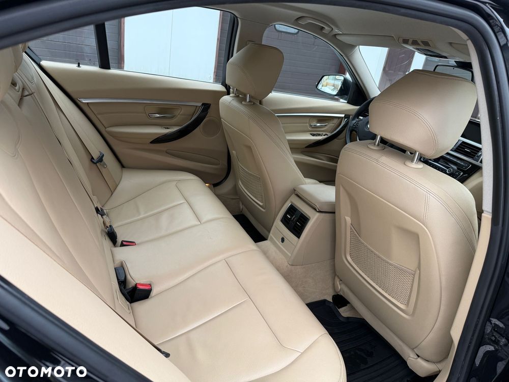 BMW Seria 3 320d xDrive Luxury Line - 14