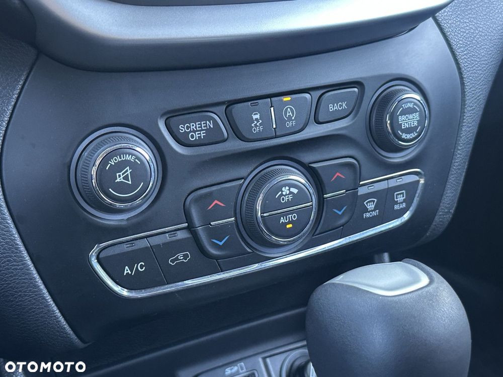 Jeep Cherokee - 19