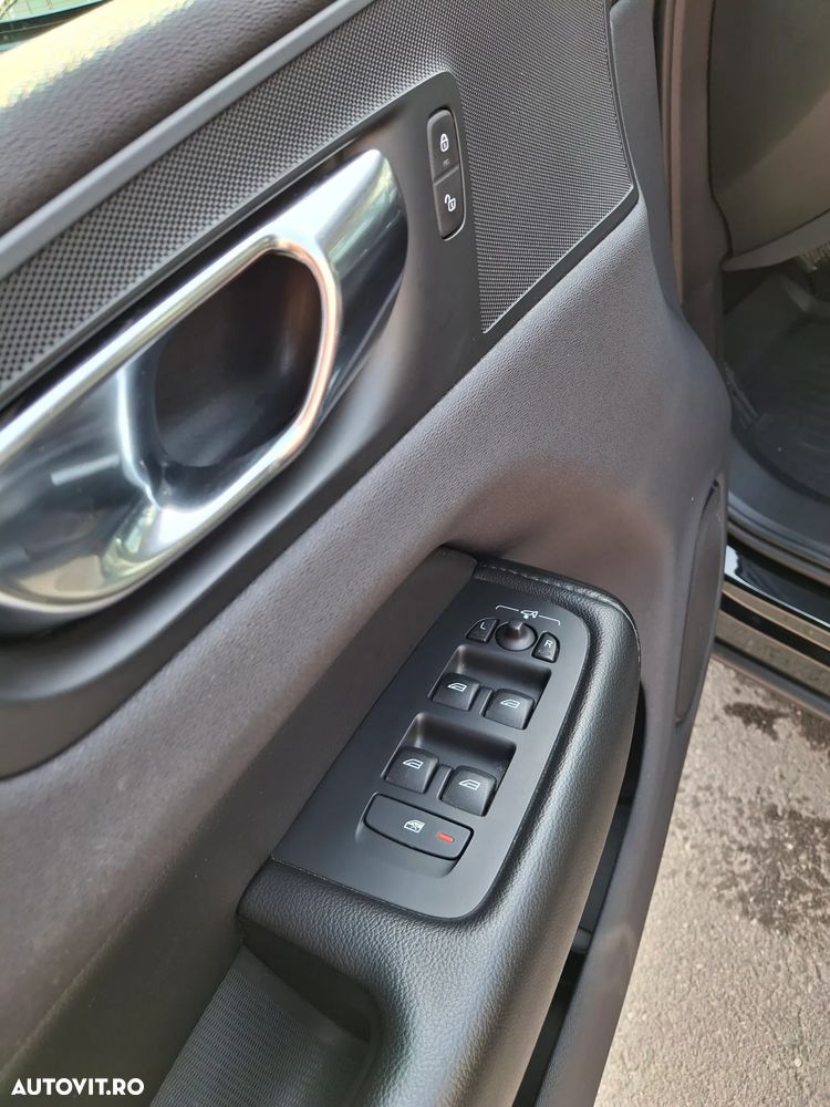 Volvo XC 60 B4 MHEV Momentum - 12