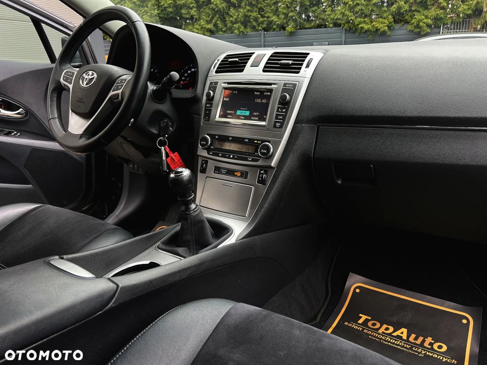 Toyota Avensis 1.8 Premium - 18