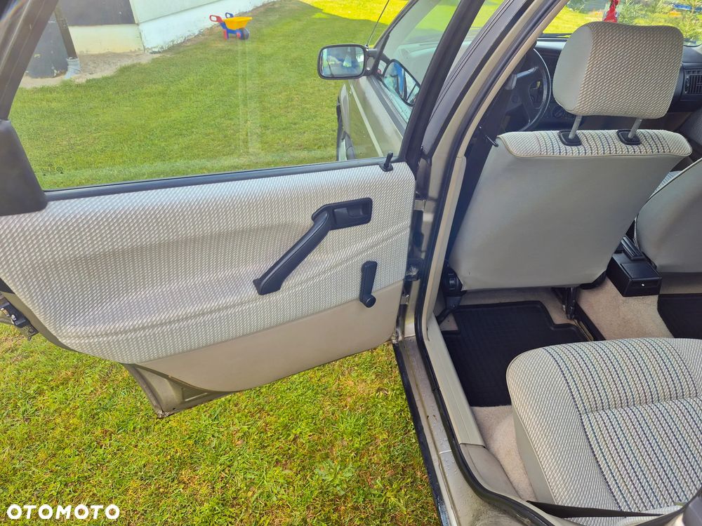 Volkswagen Passat 1.8 CL - 32