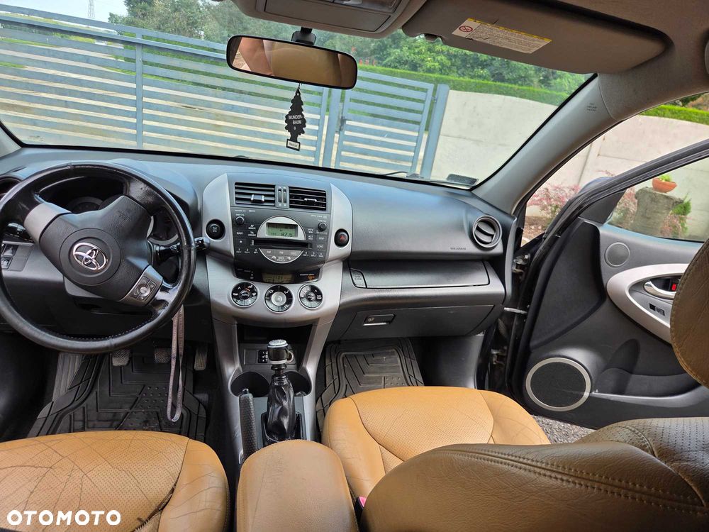 Toyota RAV4 - 6