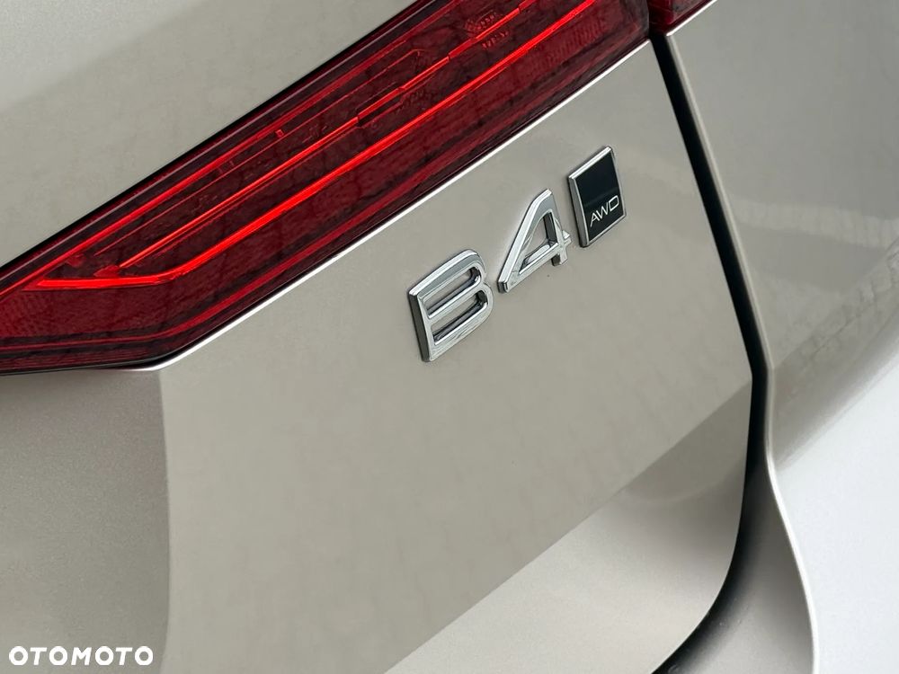 Volvo XC 60 B4 D AWD Plus Dark - 8