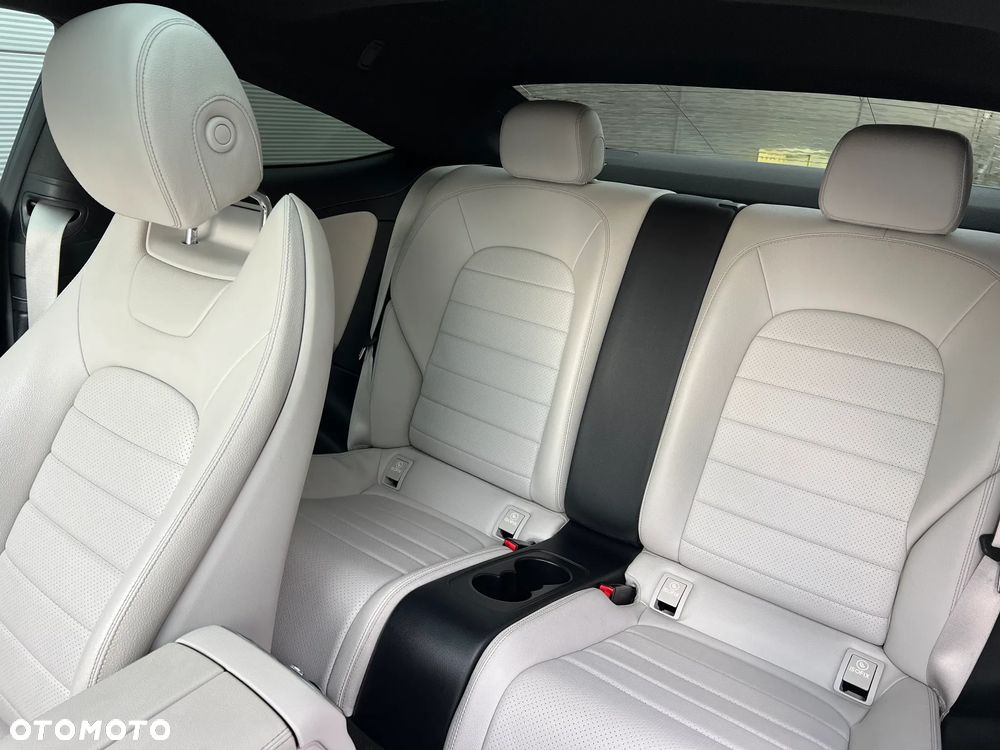 Mercedes-Benz Klasa C 300 7G-TRONIC AMG Line - 15