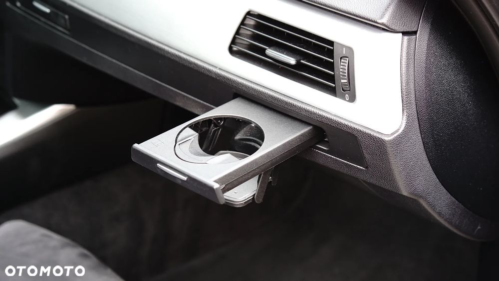 BMW Seria 3 318d DPF Edition Sport - 25