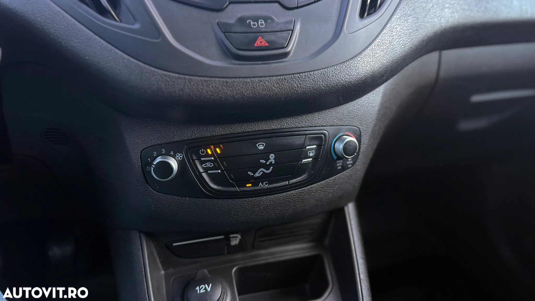 Ford Transit Courier - 14
